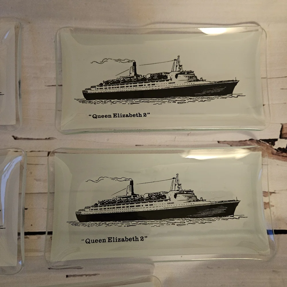 Vintage Set of Five Queen Elizabeth 2 Ship Small Plates - Picture 4 of 10